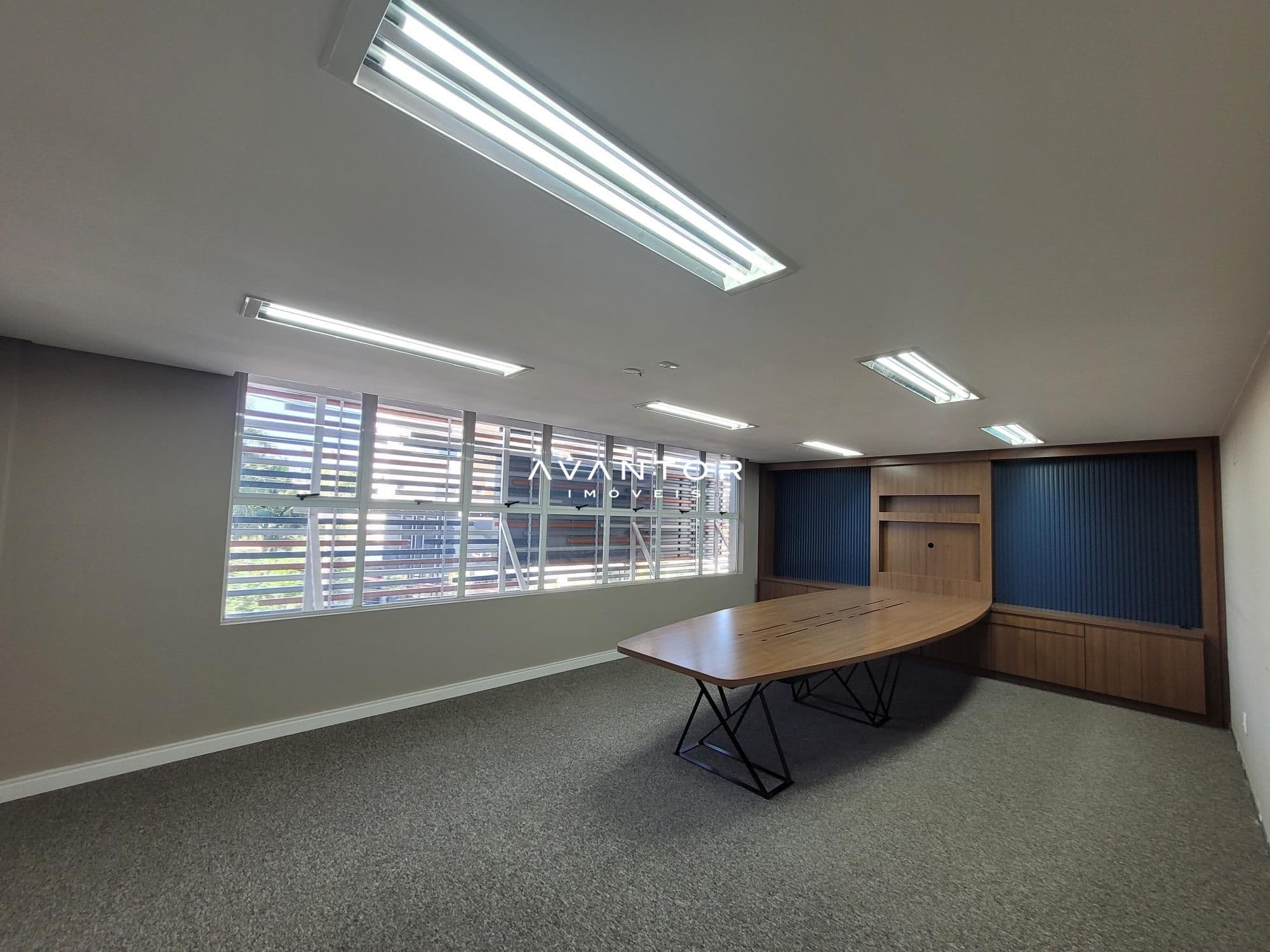 Sala Comercial com 10 salas para alugar em Nossa Senhora Medianeira, Santa Maria/RS — foto 19 de 31