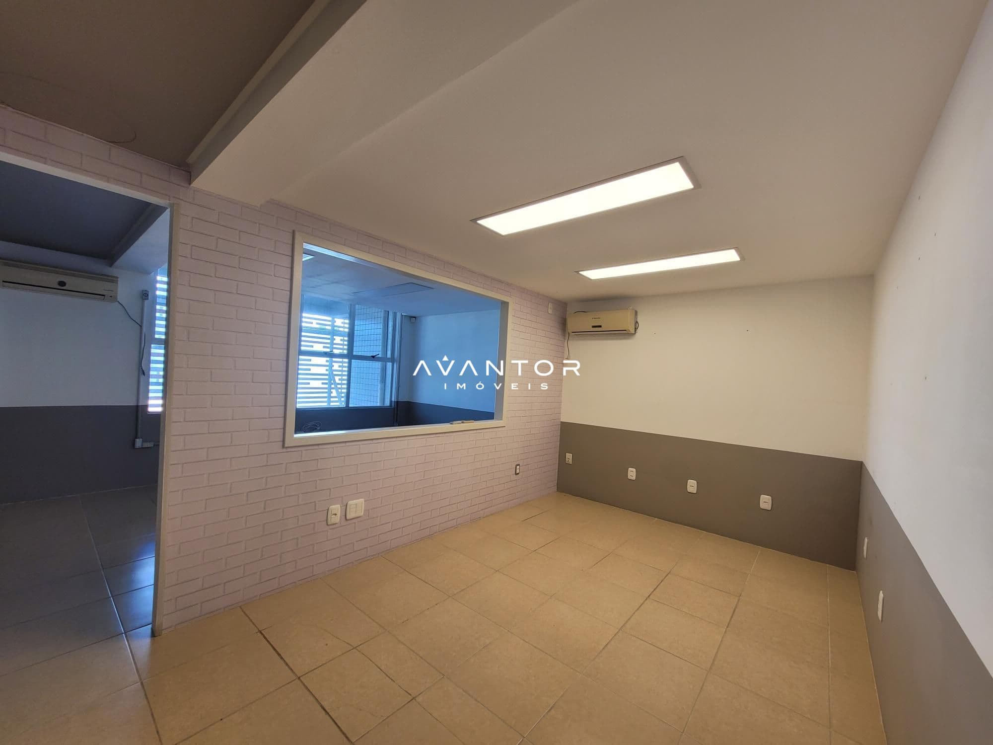 Sala Comercial com 10 salas para alugar em Nossa Senhora Medianeira, Santa Maria/RS — foto 26 de 31