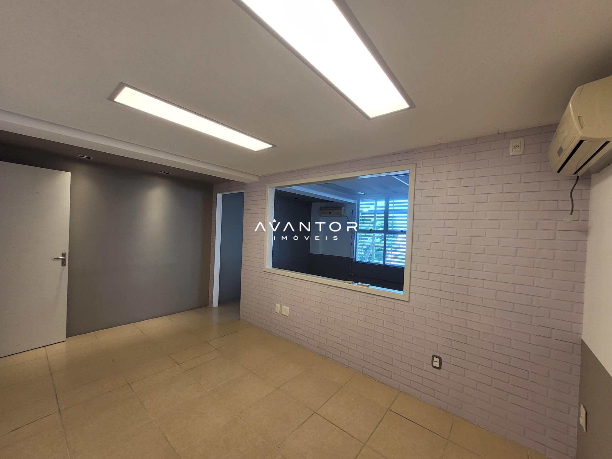 Sala Comercial com 10 salas para alugar em Nossa Senhora Medianeira, Santa Maria/RS — foto 27 de 31