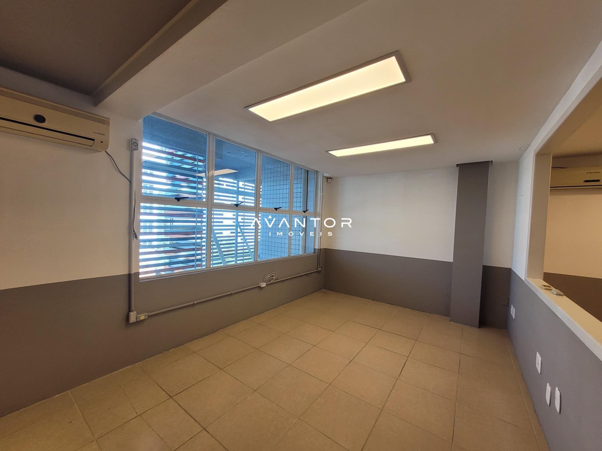 Sala Comercial com 10 salas para alugar em Nossa Senhora Medianeira, Santa Maria/RS — foto 28 de 31