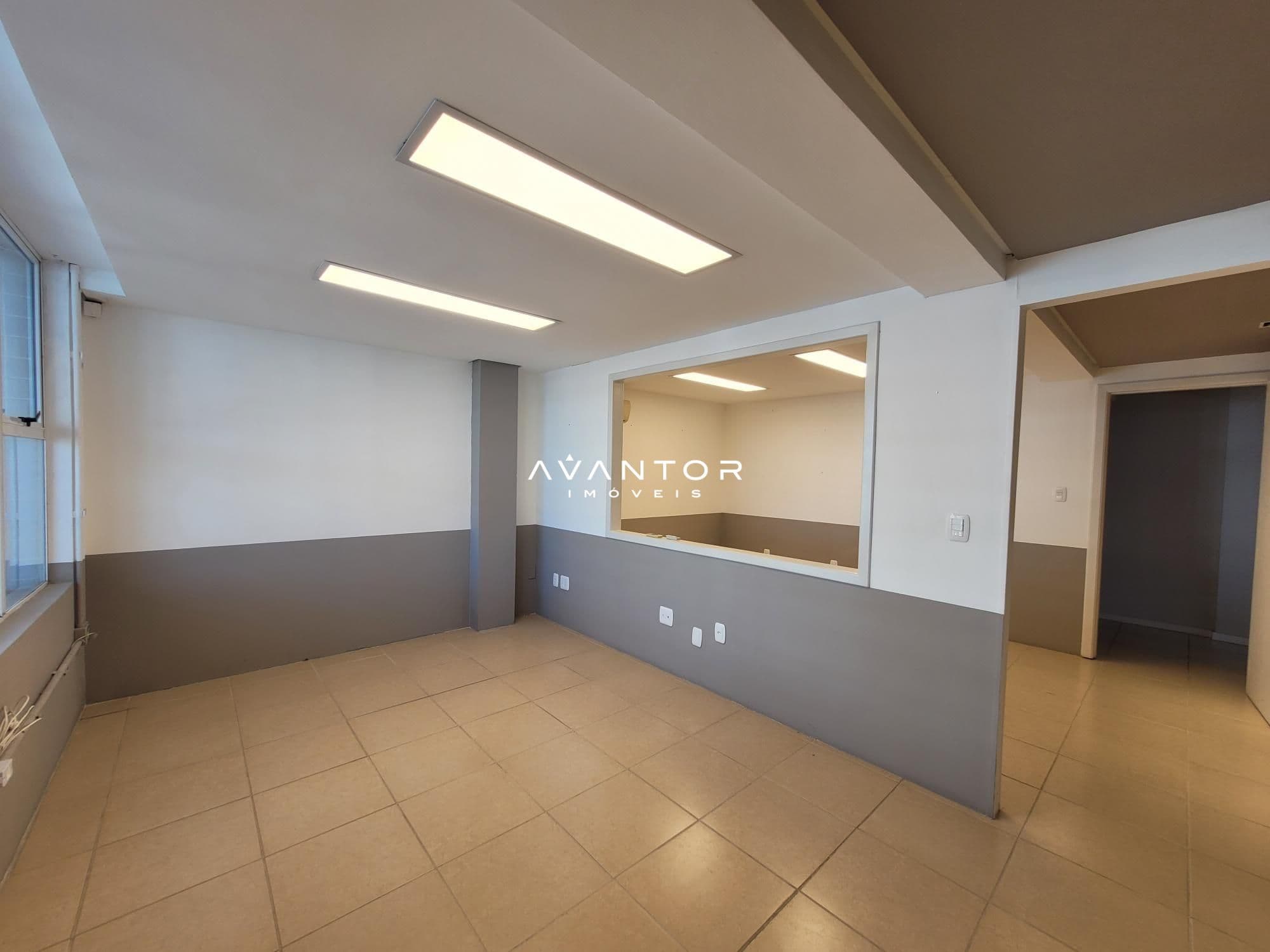 Sala Comercial com 10 salas para alugar em Nossa Senhora Medianeira, Santa Maria/RS — foto 29 de 31