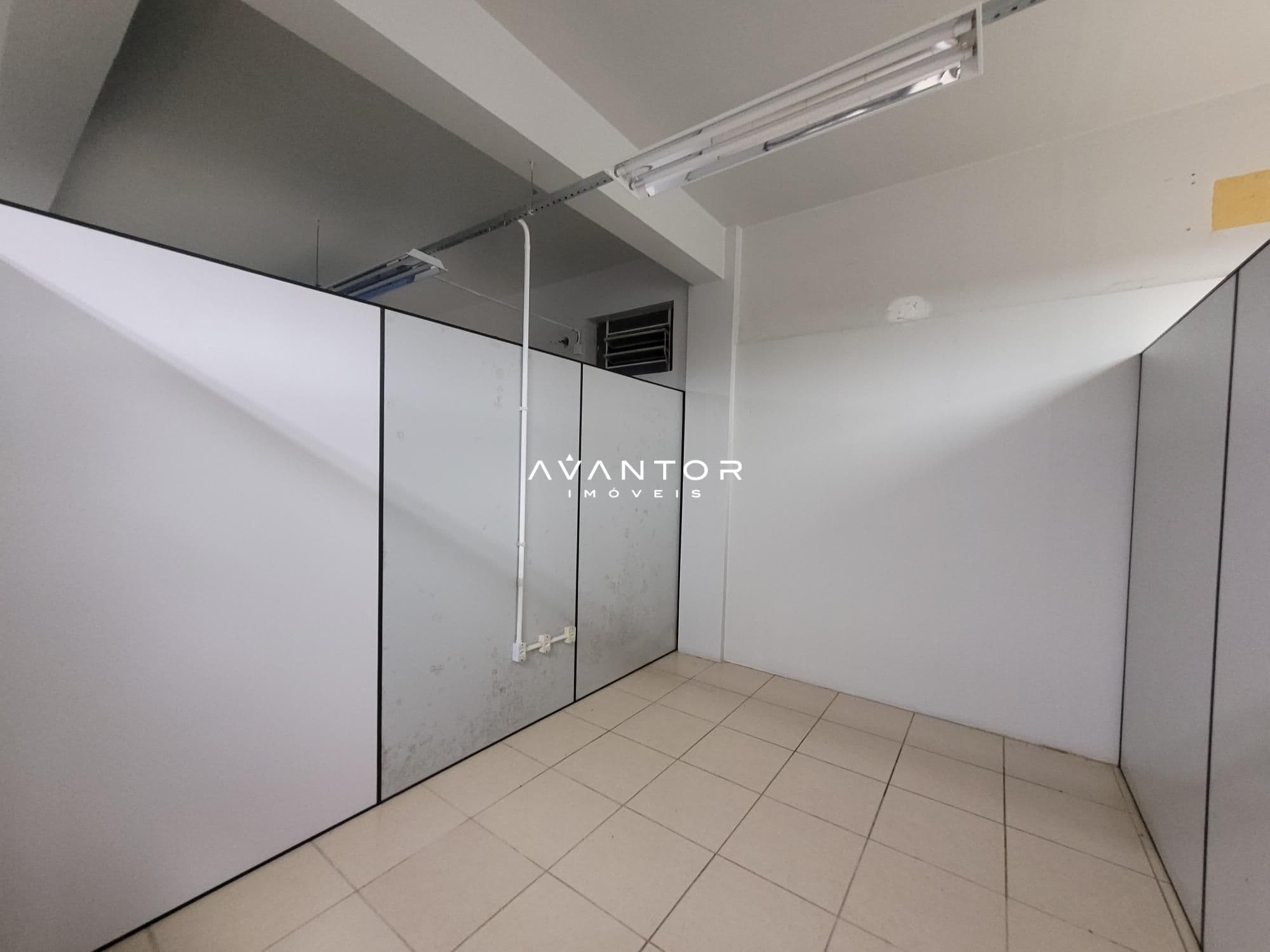 Sala Comercial com 9 salas para alugar em Nossa Senhora Medianeira, Santa Maria/RS — foto 14 de 22