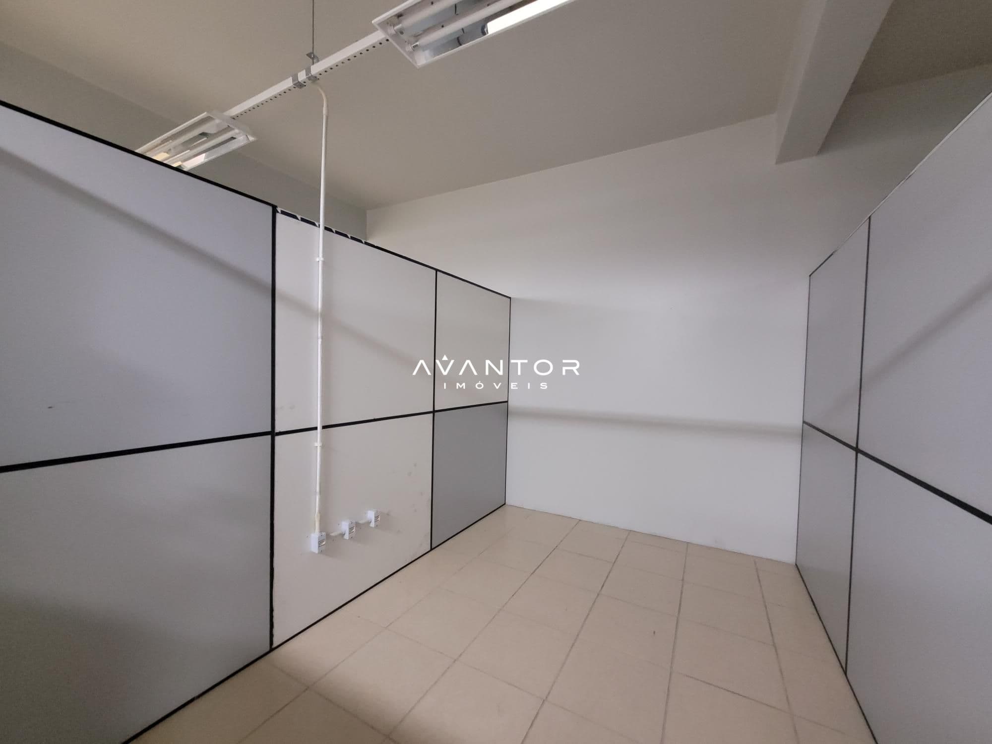 Sala Comercial com 9 salas para alugar em Nossa Senhora Medianeira, Santa Maria/RS — foto 15 de 22