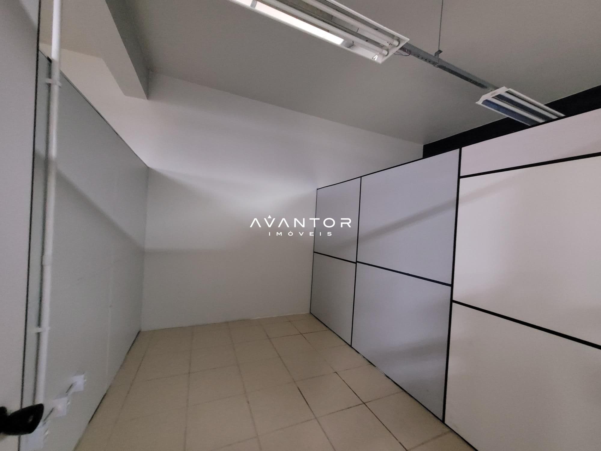 Sala Comercial com 9 salas para alugar em Nossa Senhora Medianeira, Santa Maria/RS — foto 16 de 22