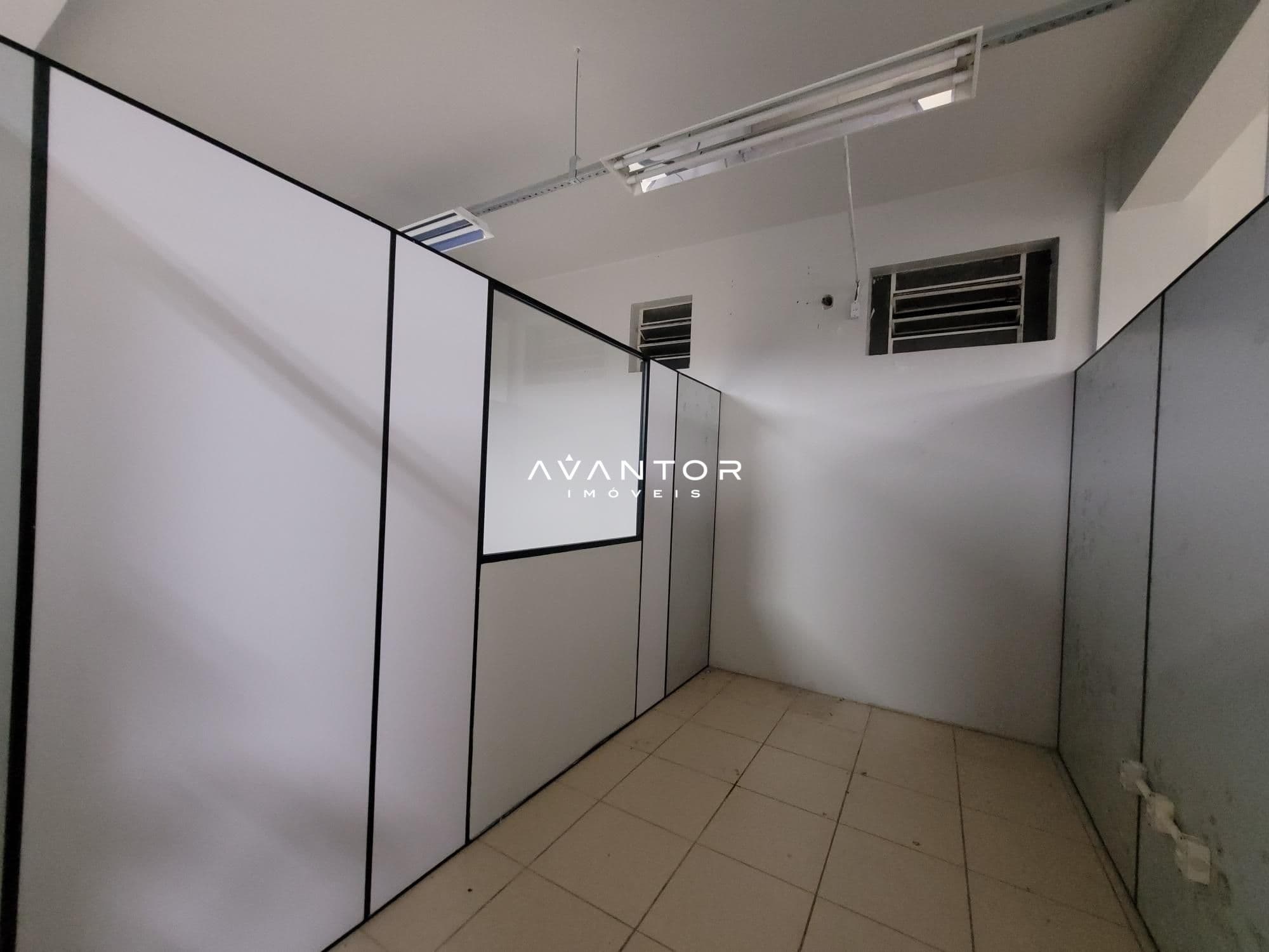 Sala Comercial com 9 salas para alugar em Nossa Senhora Medianeira, Santa Maria/RS — foto 17 de 22