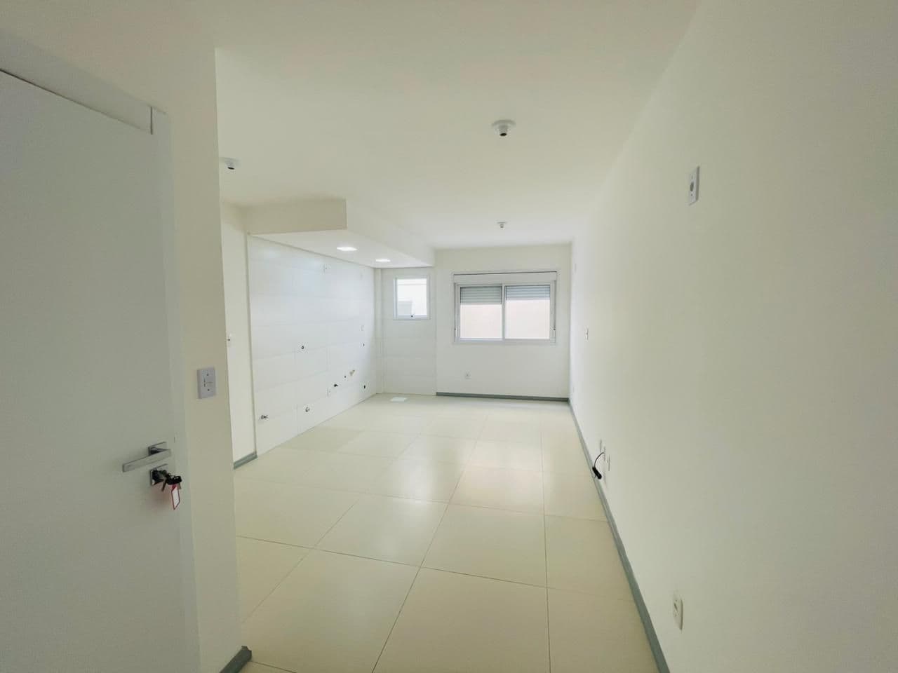 Kitnet studio disponível para locação e venda no bairro Camobi em Santa Maria — Studio com 1 quarto à venda em Camobi, Santa Maria/RS