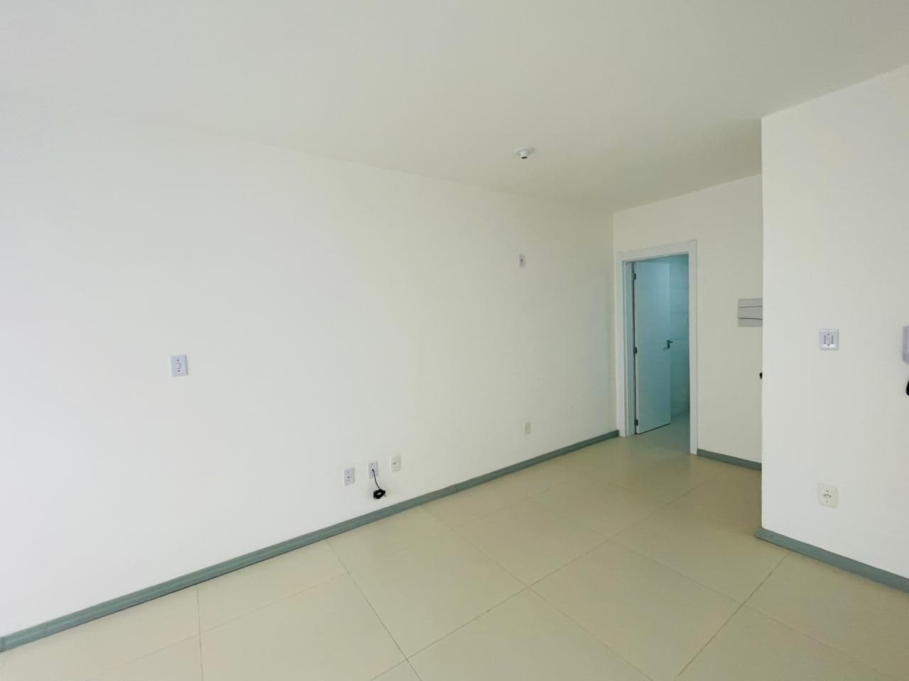 Kitnet studio disponível para locação e venda no bairro Camobi em Santa Maria — Studio com 1 quarto à venda em Camobi, Santa Maria/RS