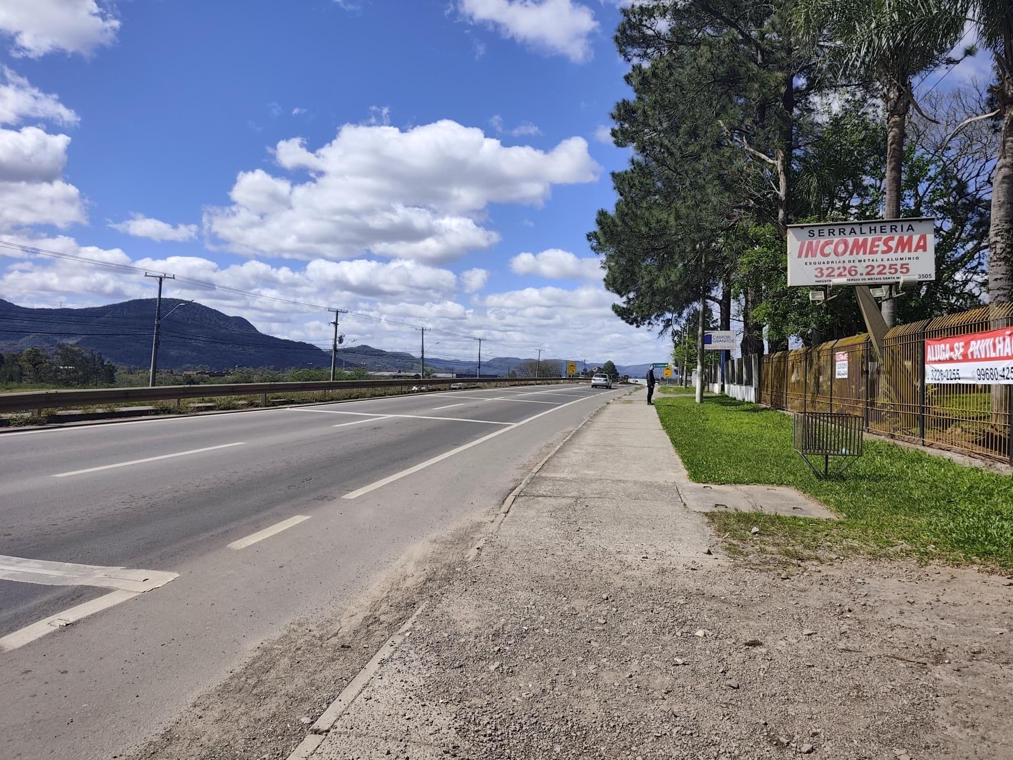 Pavilhão para Venda e locação na Avenida Prefeito Evandro Behr no bairro Camobi em Santa M — Pavilhão com 3 salas à venda em Camobi, Santa Maria/RS