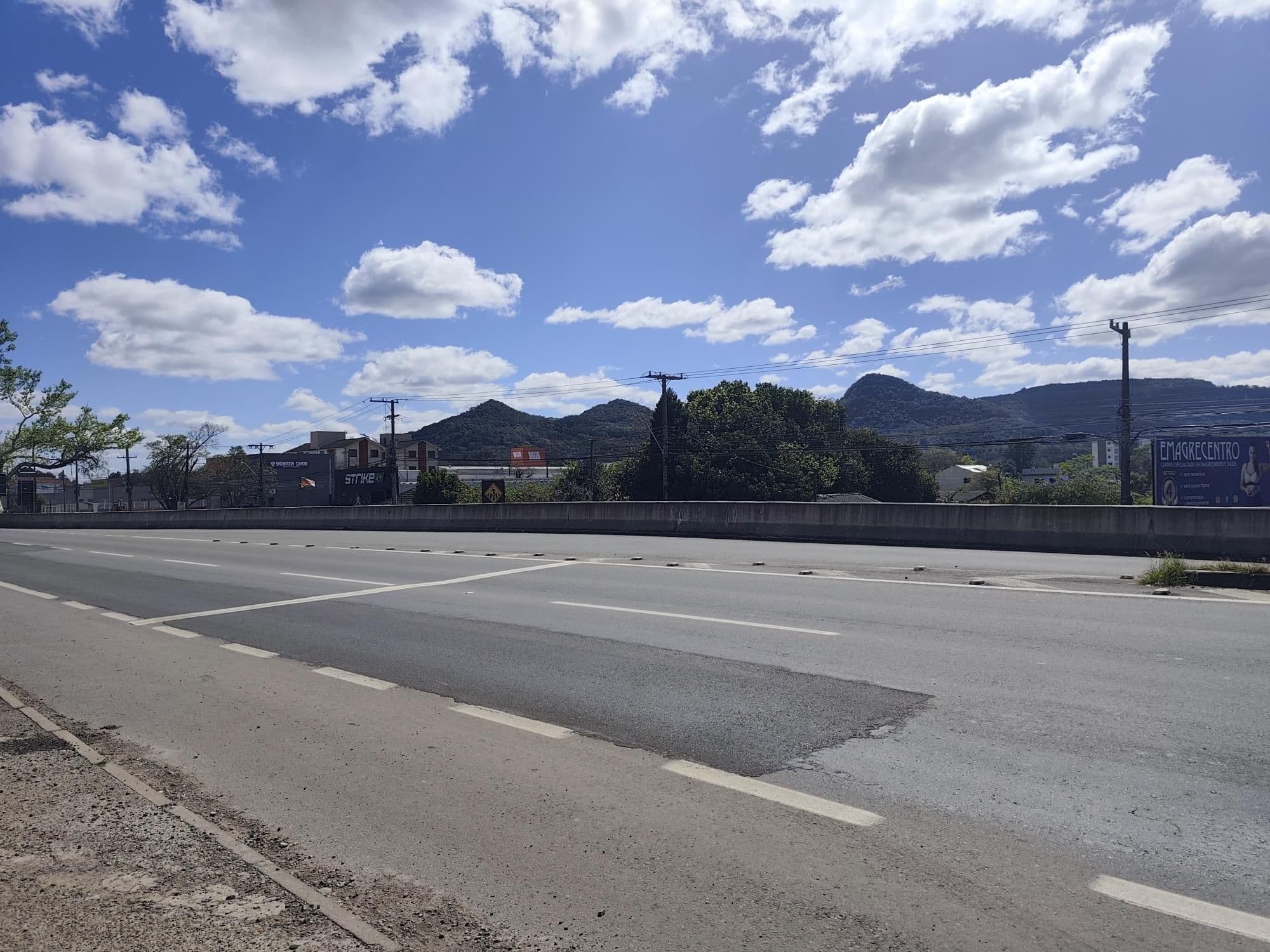 Pavilhão para Venda e locação na Avenida Prefeito Evandro Behr no bairro Camobi em Santa M — Pavilhão com 3 salas à venda em Camobi, Santa Maria/RS