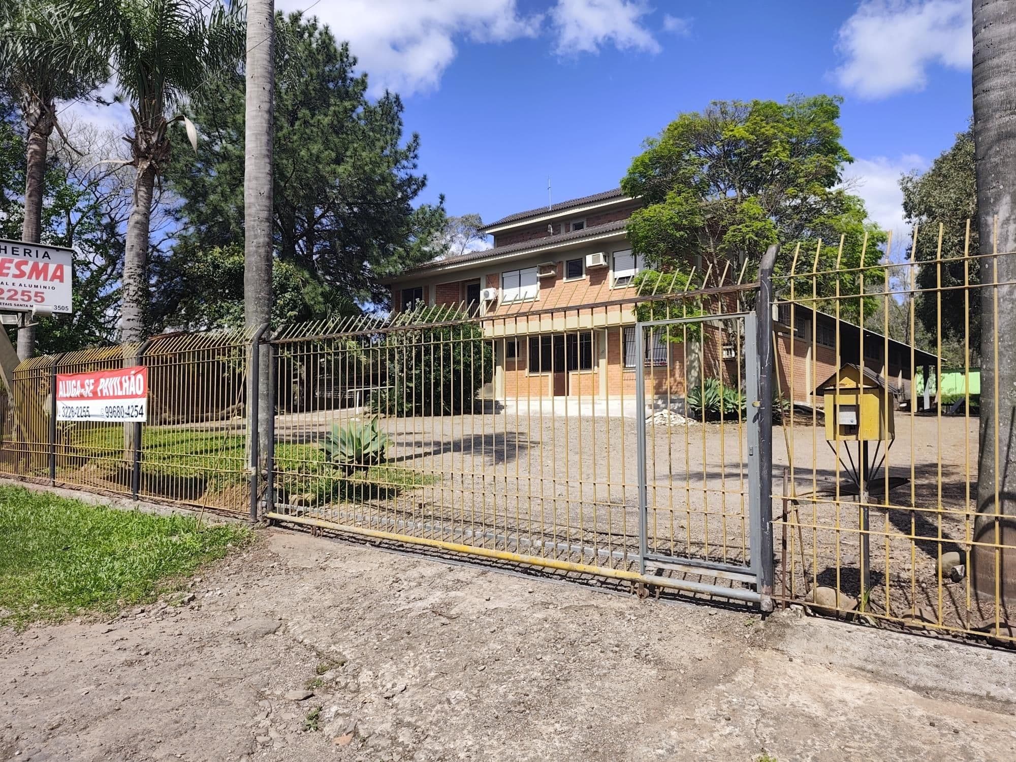Pavilhão para Venda e locação na Avenida Prefeito Evandro Behr no bairro Camobi em Santa M — Pavilhão com 3 salas à venda em Camobi, Santa Maria/RS