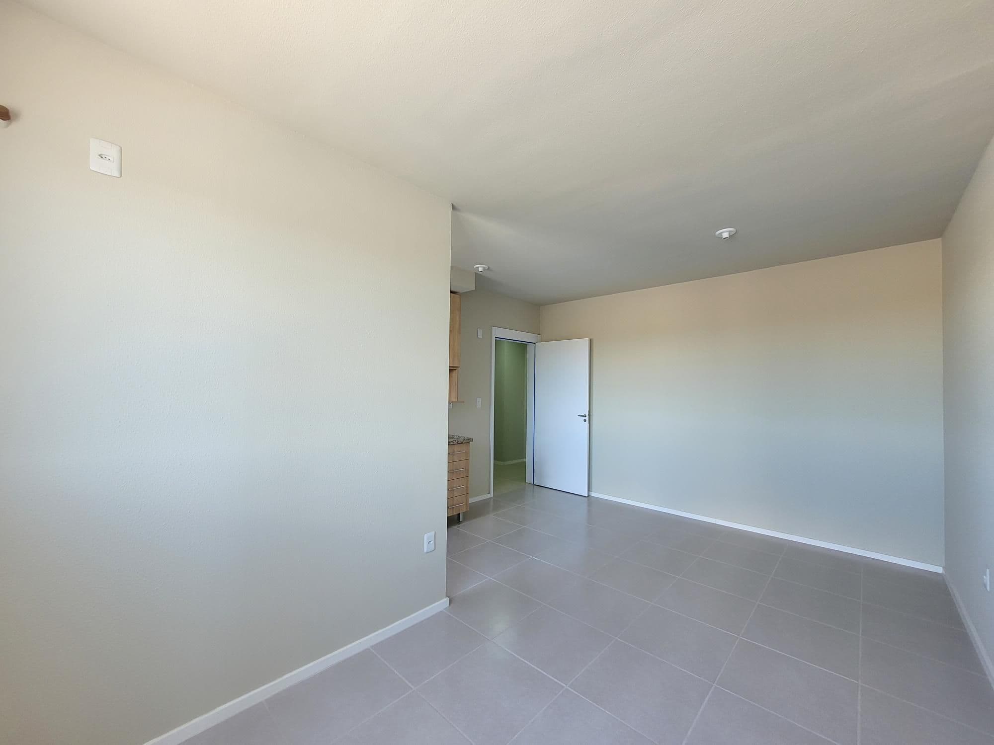 Apartamento De 2 Dormitórios, Sala de Estar, Banheiro Social, Cozinha, Área de Serviço e G — Apartamento com 2 quartos para alugar em Patronato, Santa Maria/RS