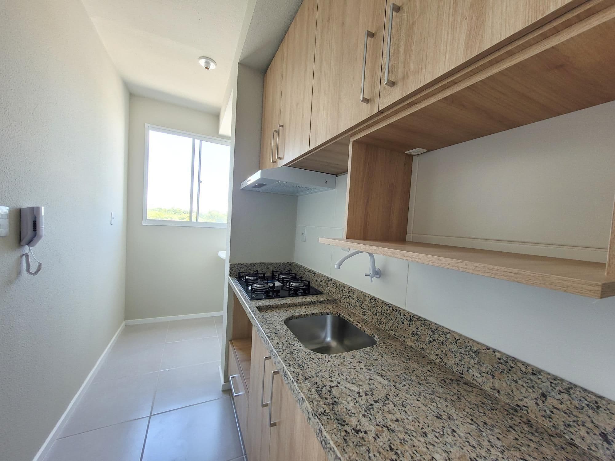 Apartamento De 2 Dormitórios, Sala de Estar, Banheiro Social, Cozinha, Área de Serviço e G — Apartamento com 2 quartos para alugar em Patronato, Santa Maria/RS