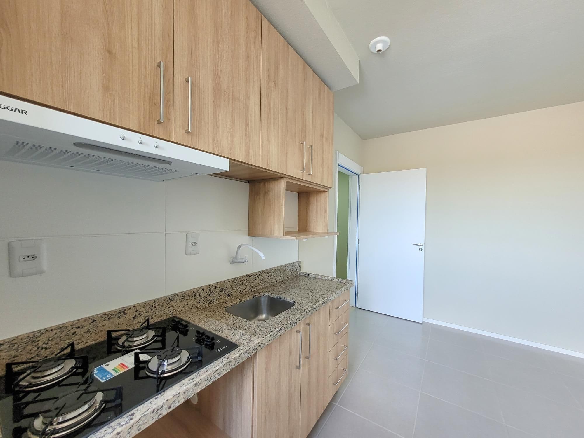 Apartamento De 2 Dormitórios, Sala de Estar, Banheiro Social, Cozinha, Área de Serviço e G — Apartamento com 2 quartos para alugar em Patronato, Santa Maria/RS