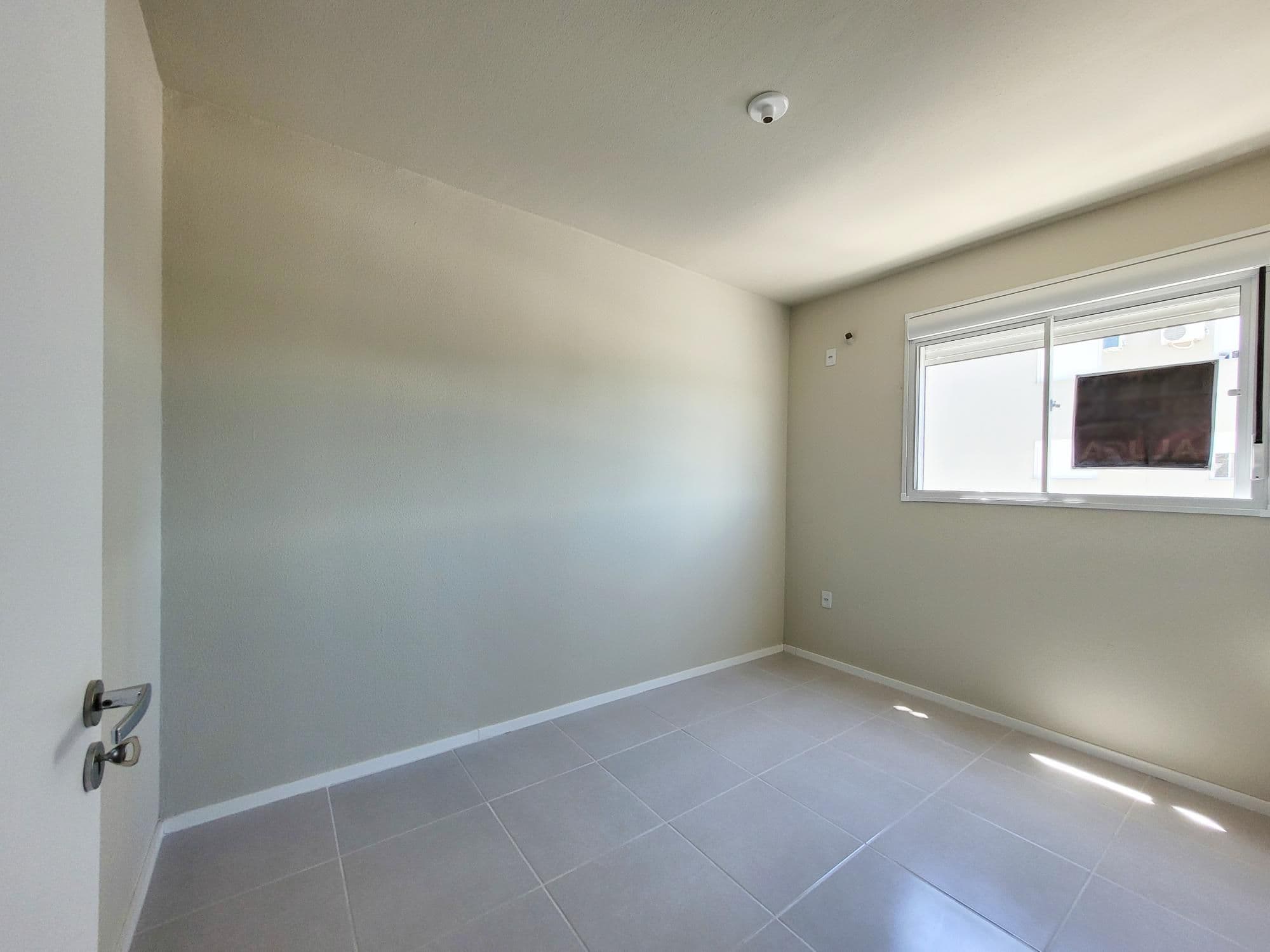 Apartamento De 2 Dormitórios, Sala de Estar, Banheiro Social, Cozinha, Área de Serviço e G — Apartamento com 2 quartos para alugar em Patronato, Santa Maria/RS