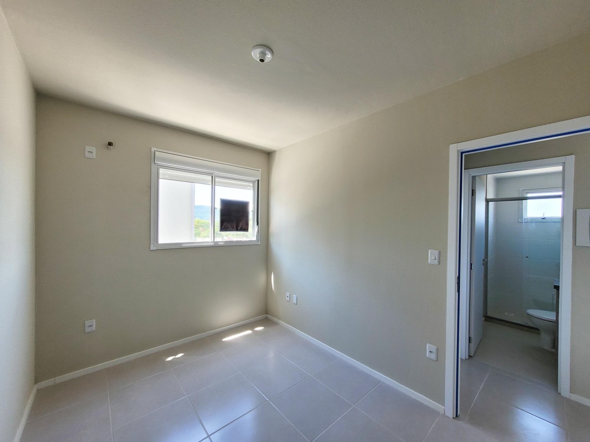 Apartamento De 2 Dormitórios, Sala de Estar, Banheiro Social, Cozinha, Área de Serviço e G — Apartamento com 2 quartos para alugar em Patronato, Santa Maria/RS