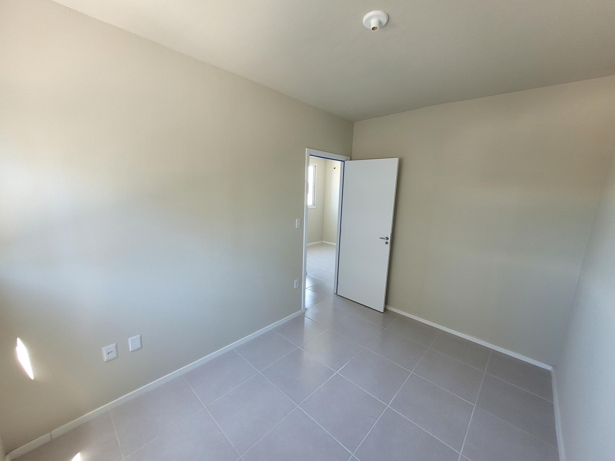 Apartamento De 2 Dormitórios, Sala de Estar, Banheiro Social, Cozinha, Área de Serviço e G — Apartamento com 2 quartos para alugar em Patronato, Santa Maria/RS