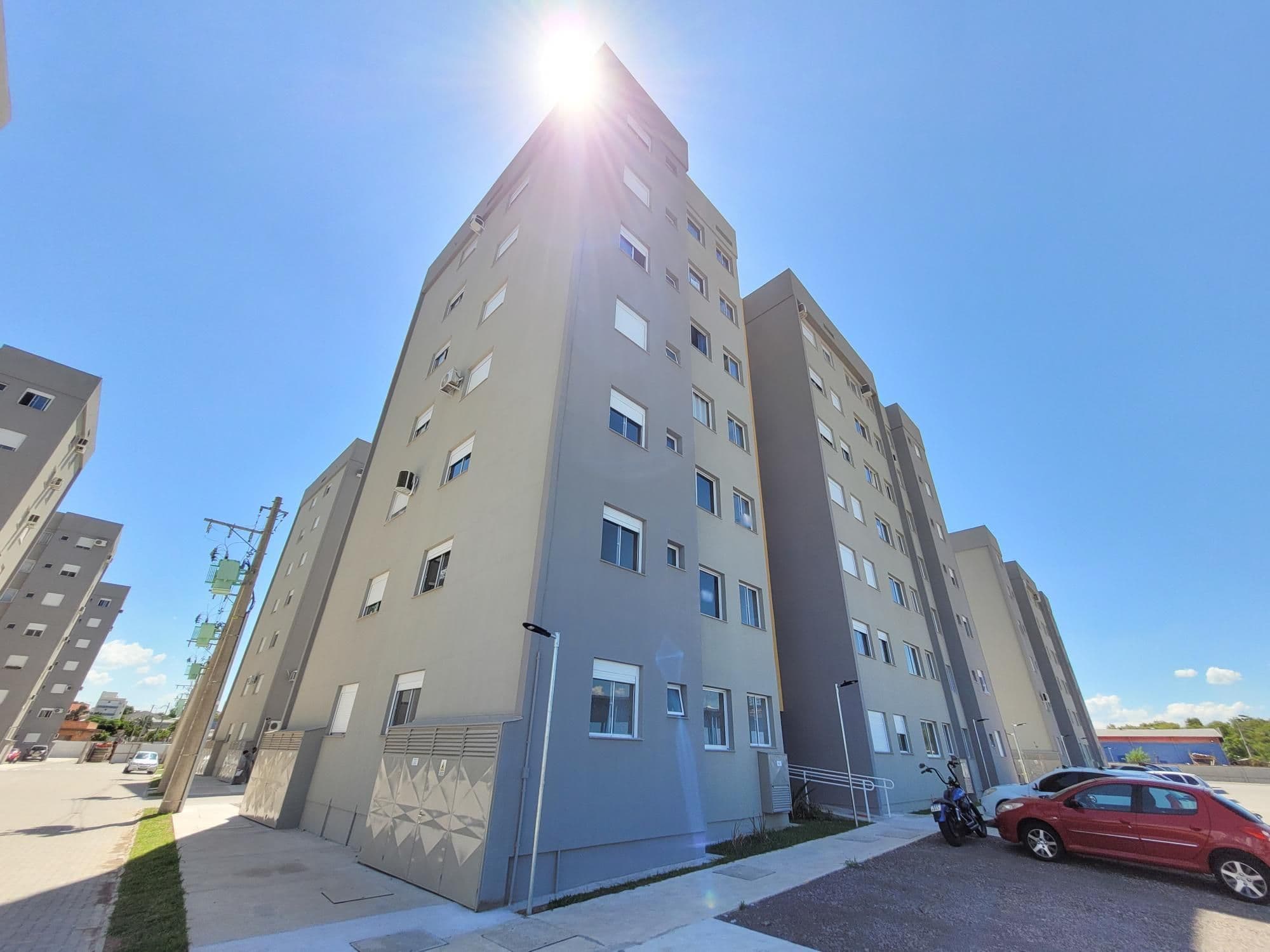 Apartamento De 2 Dormitórios, Sala de Estar, Banheiro Social, Cozinha, Área de Serviço e G — Apartamento com 2 quartos para alugar em Patronato, Santa Maria/RS