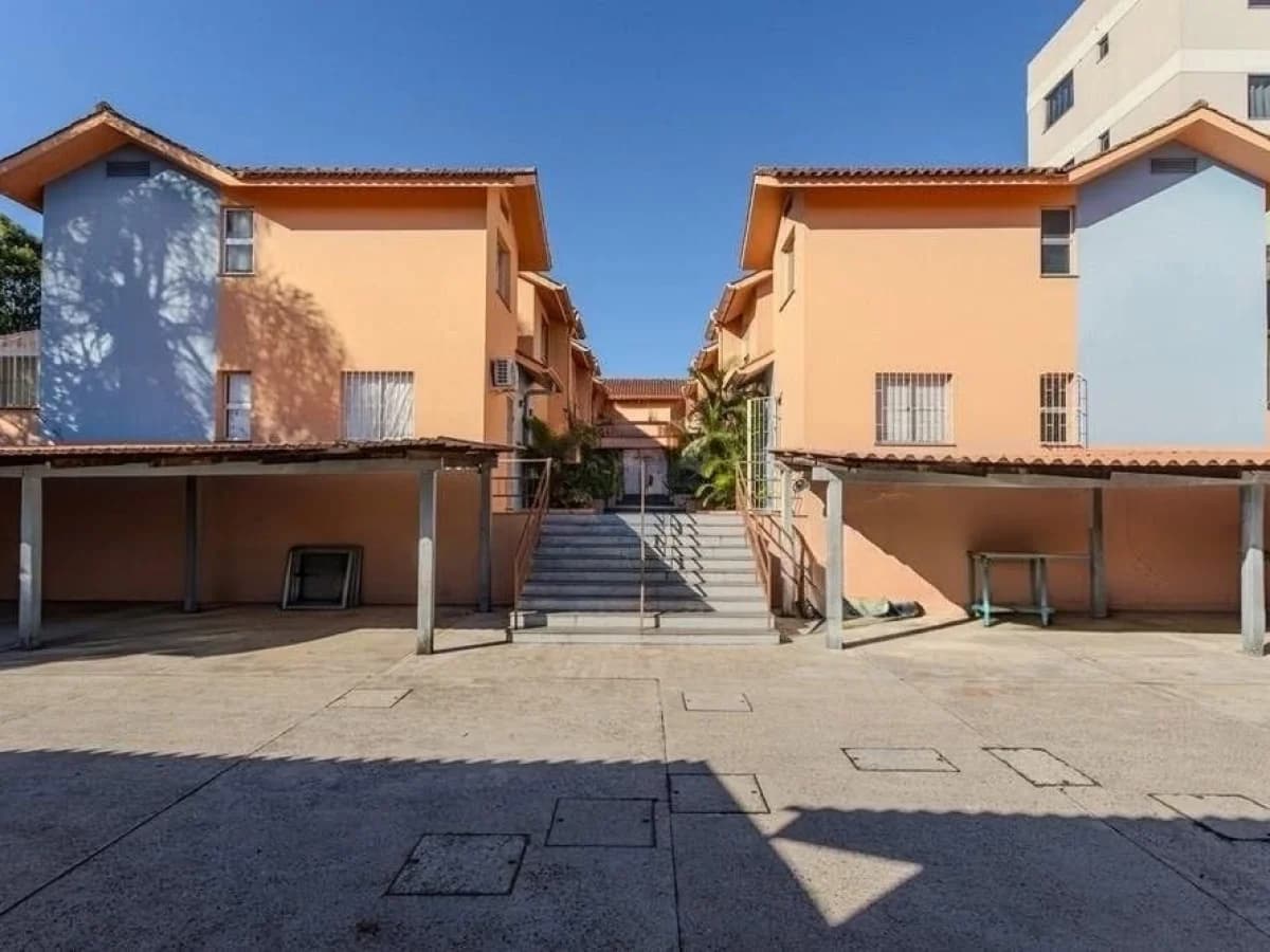 Fachada do condomínio com garagens — Condominio Altavista Village, Passo D'Areia, Santa Maria/RS