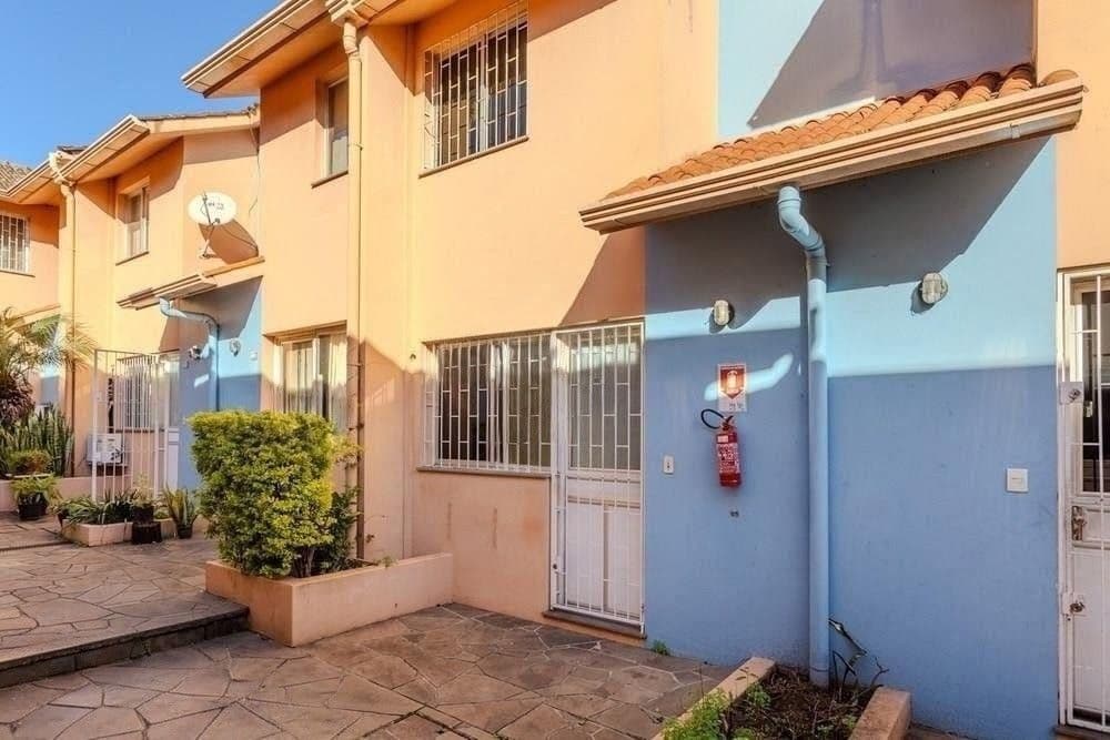 Casa duplex semi mobiliada de 2 dormitórios, sala de estar, banheiro social, cozinha, área — Casa com 2 quartos à venda em Passo D'Areia, Santa Maria/RS