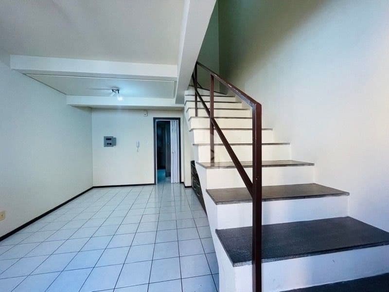 Casa duplex semi mobiliada de 2 dormitórios, sala de estar, banheiro social, cozinha, área — Casa com 2 quartos à venda em Passo D'Areia, Santa Maria/RS