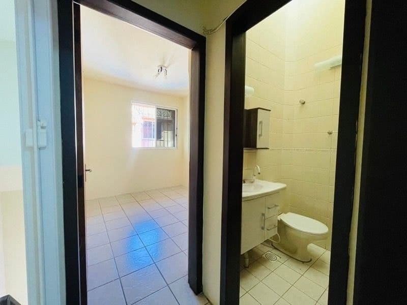 Casa duplex semi mobiliada de 2 dormitórios, sala de estar, banheiro social, cozinha, área — Casa com 2 quartos à venda em Passo D'Areia, Santa Maria/RS