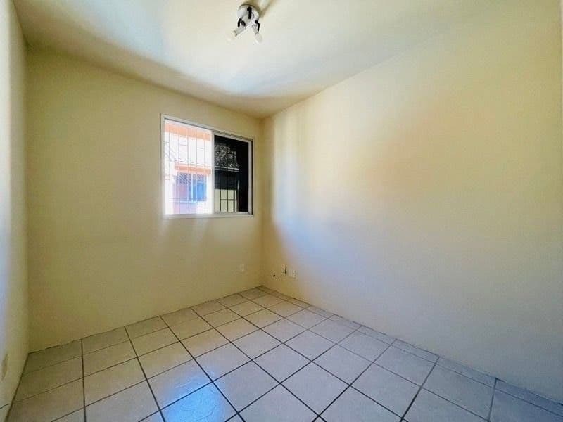 Casa duplex semi mobiliada de 2 dormitórios, sala de estar, banheiro social, cozinha, área — Casa com 2 quartos à venda em Passo D'Areia, Santa Maria/RS