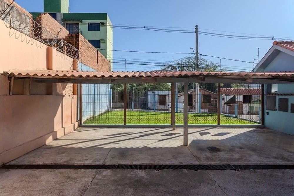 Casa duplex semi mobiliada de 2 dormitórios, sala de estar, banheiro social, cozinha, área — Casa com 2 quartos à venda em Passo D'Areia, Santa Maria/RS