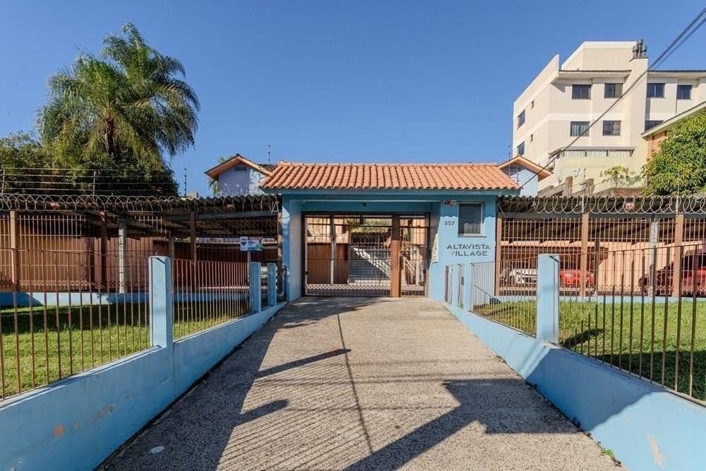 Casa duplex semi mobiliada de 2 dormitórios, sala de estar, banheiro social, cozinha, área — Casa com 2 quartos à venda em Passo D'Areia, Santa Maria/RS