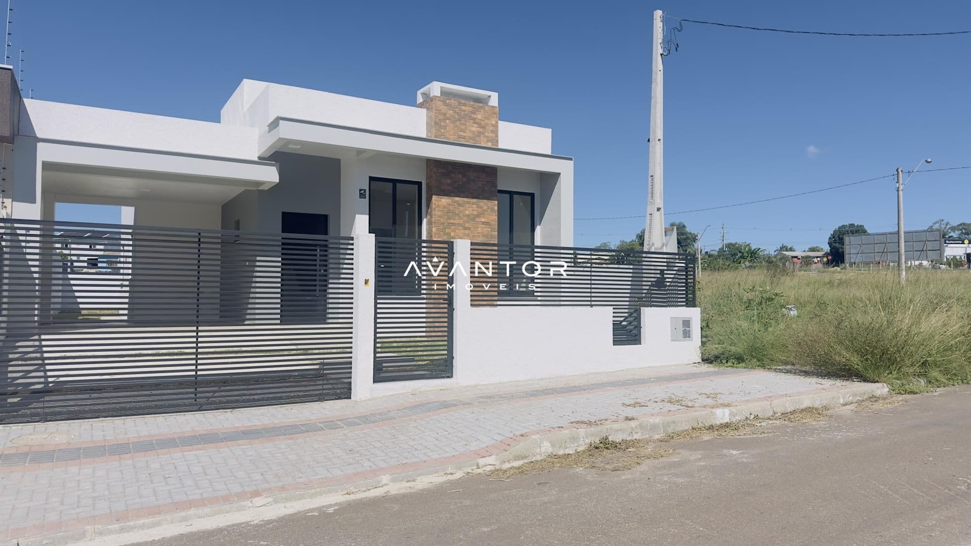 Fachada da casa com portão — Casa com 2 quartos à venda no Residencial Alberto Schons, em Pinheiro Machado, Santa Maria/RS