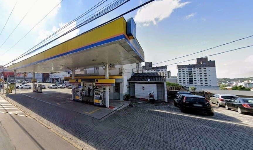 Posto de Combustível em Funcionamento para Locação Na Avenida Medianeira — Loja com 5 salas para alugar em Centro, Santa Maria/RS