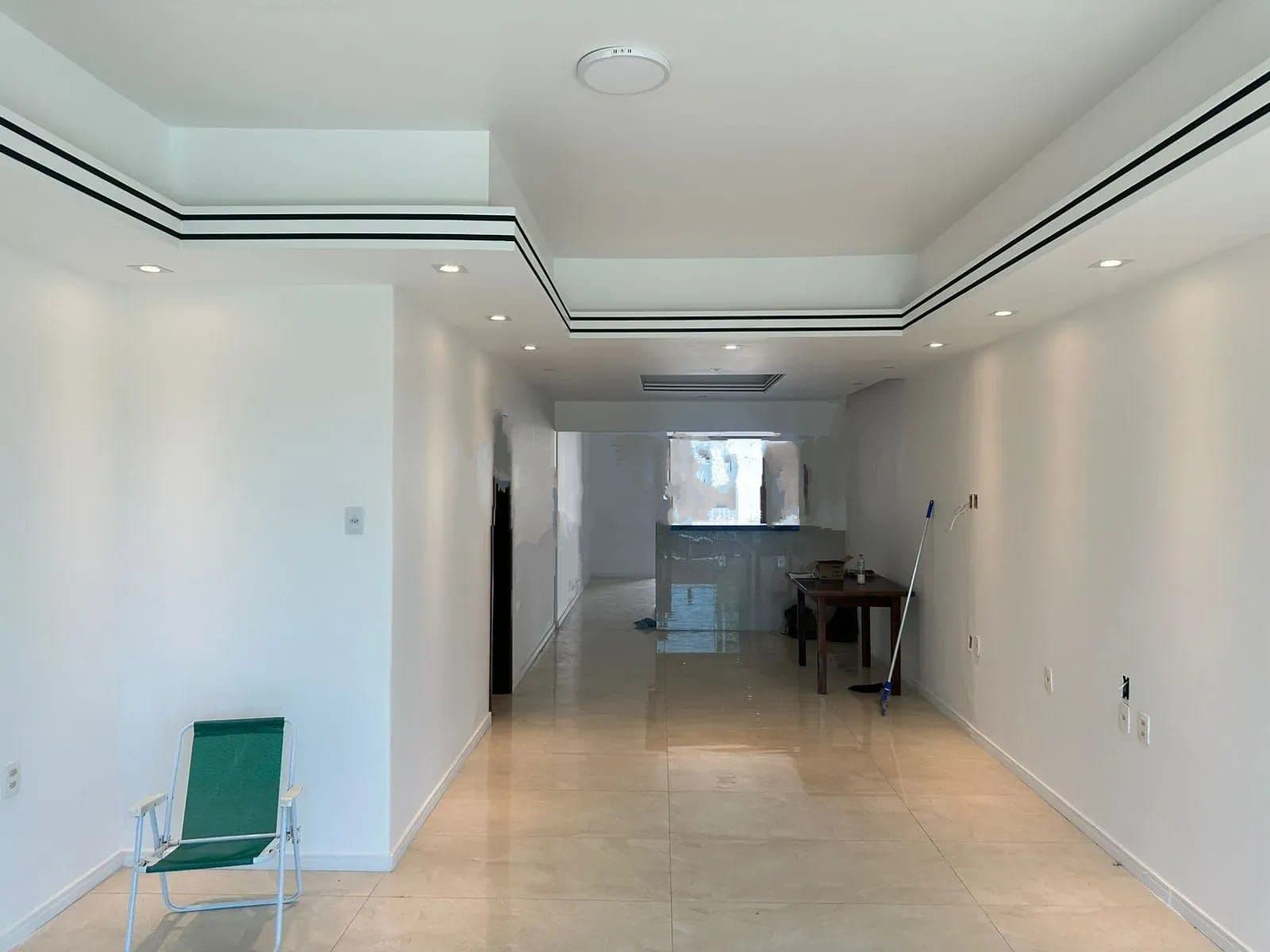 Casa Comercial Ampla No Bairro Lourdes Com 4 Salas, 3 Banheiros, Pátio e Estacionamento — Casa Comercial com 4 salas para alugar em Nossa Senhora de Lourdes, Santa Maria/RS