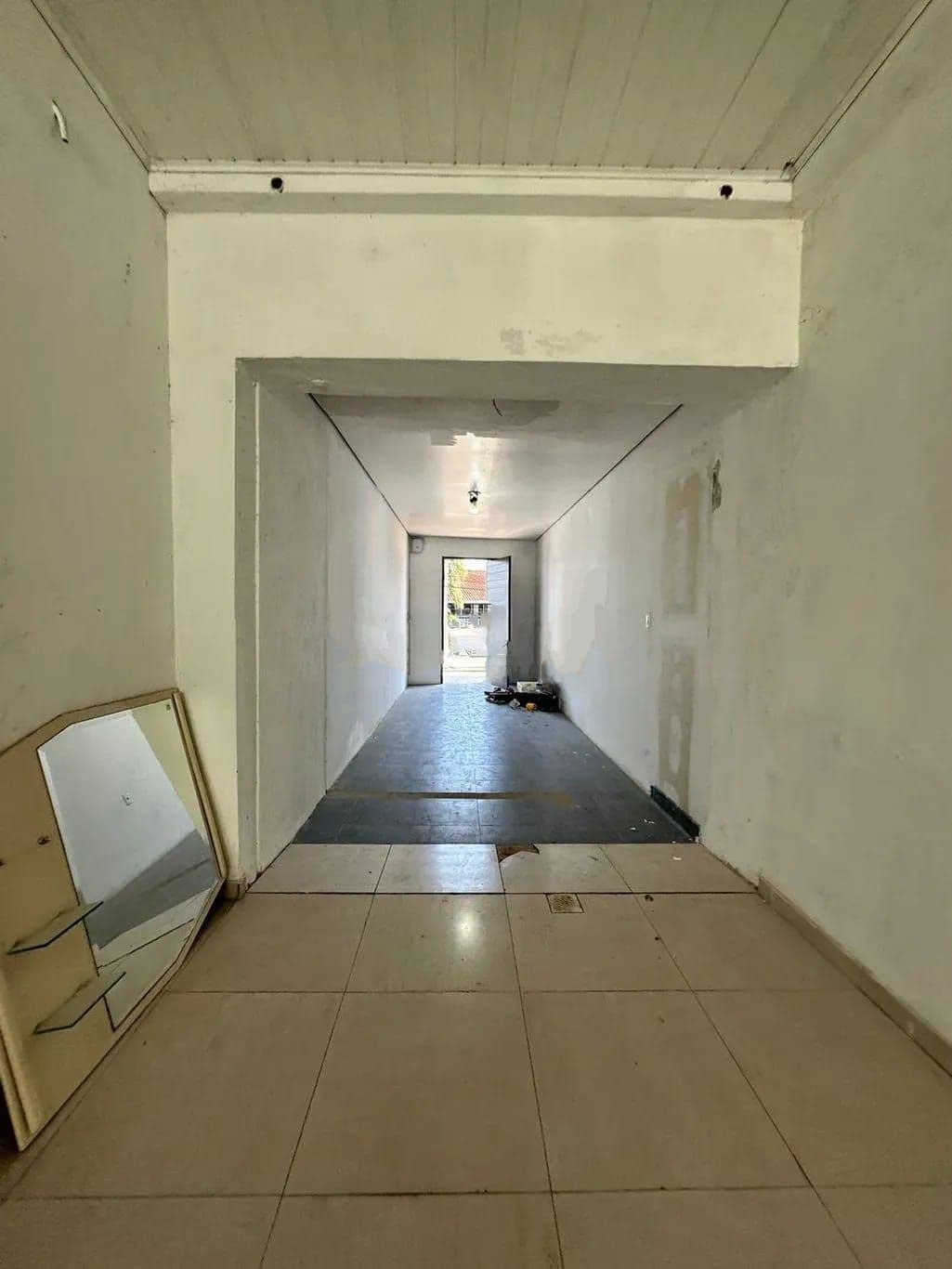Casa Comercial Ampla No Bairro Lourdes Com 4 Salas, 3 Banheiros, Pátio e Estacionamento — Casa Comercial com 4 salas para alugar em Nossa Senhora de Lourdes, Santa Maria/RS