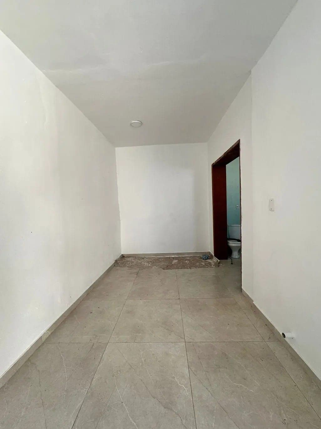 Casa Comercial Ampla No Bairro Lourdes Com 4 Salas, 3 Banheiros, Pátio e Estacionamento — Casa Comercial com 4 salas para alugar em Nossa Senhora de Lourdes, Santa Maria/RS