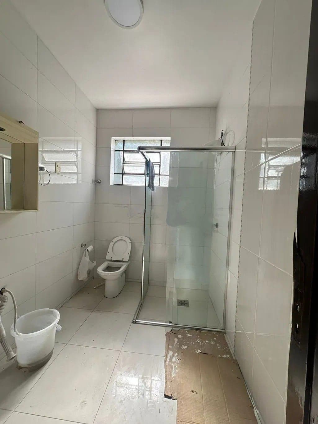 Casa Comercial Ampla No Bairro Lourdes Com 4 Salas, 3 Banheiros, Pátio e Estacionamento — Casa Comercial com 4 salas para alugar em Nossa Senhora de Lourdes, Santa Maria/RS