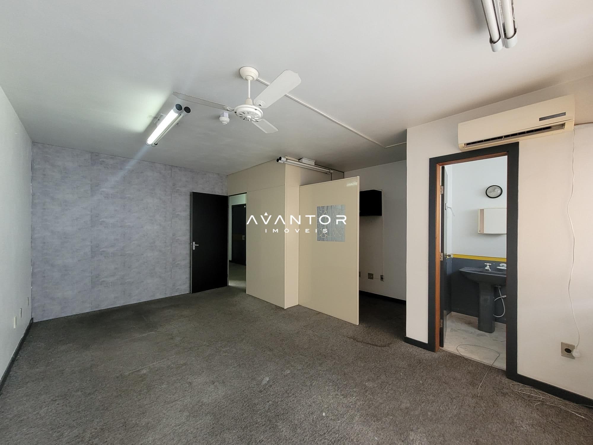 Sala Comercial com 2 salas à venda no Edifício Salvador Isaia, em Centro, Santa Maria/RS — foto 2 de 10