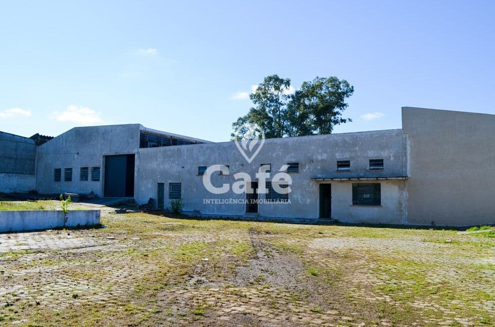 Pavilhão com 700m², 7 peças internas, 5 banheiros, 2 boxes de garagem — Pavilhão à venda em São João, Santa Maria/RS
