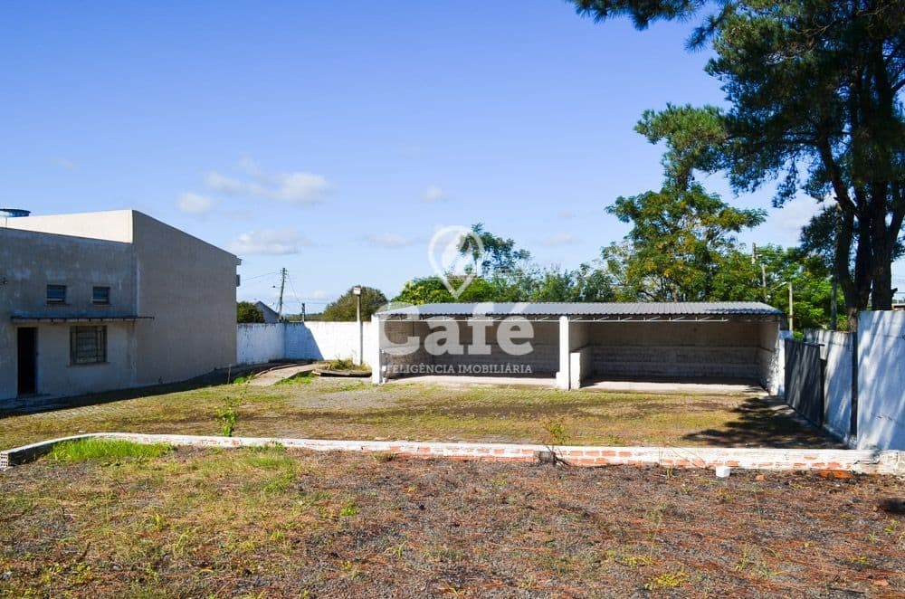 Pavilhão com 700m², 7 peças internas, 5 banheiros, 2 boxes de garagem — Pavilhão à venda em São João, Santa Maria/RS