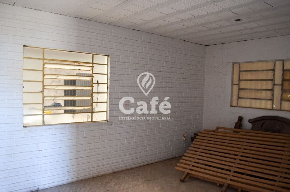 Pavilhão com 700m², 7 peças internas, 5 banheiros, 2 boxes de garagem — Pavilhão à venda em São João, Santa Maria/RS