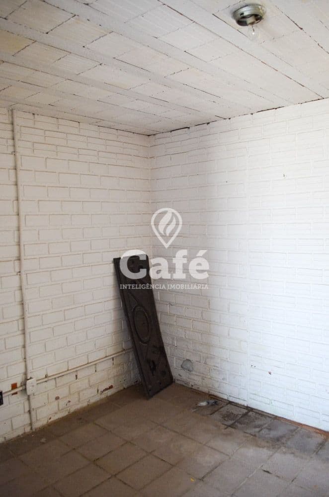 Pavilhão com 700m², 7 peças internas, 5 banheiros, 2 boxes de garagem — Pavilhão à venda em São João, Santa Maria/RS