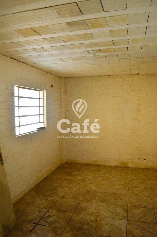 Pavilhão com 700m², 7 peças internas, 5 banheiros, 2 boxes de garagem — Pavilhão à venda em São João, Santa Maria/RS