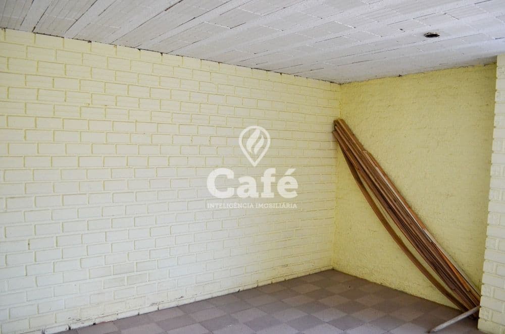 Pavilhão com 700m², 7 peças internas, 5 banheiros, 2 boxes de garagem — Pavilhão à venda em São João, Santa Maria/RS