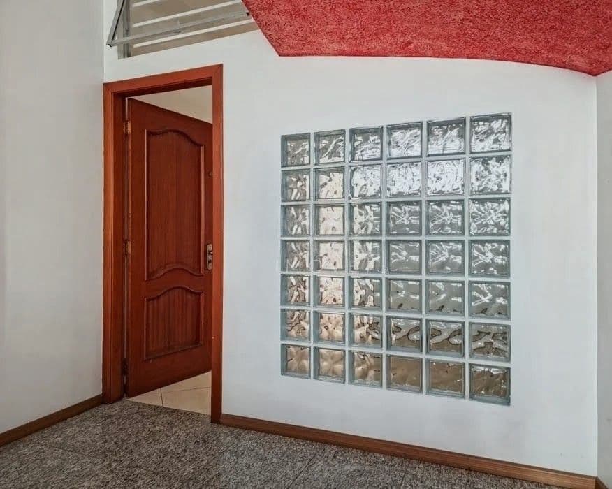 Apartamento Central de 1 dormitório, sala de estar, banheiro social, cozinha e área de ser — Apartamento com 1 quarto para alugar em Centro, Santa Maria/RS