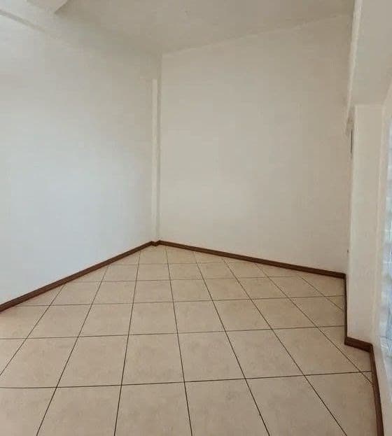 Apartamento Central de 1 dormitório, sala de estar, banheiro social, cozinha e área de ser — Apartamento com 1 quarto para alugar em Centro, Santa Maria/RS
