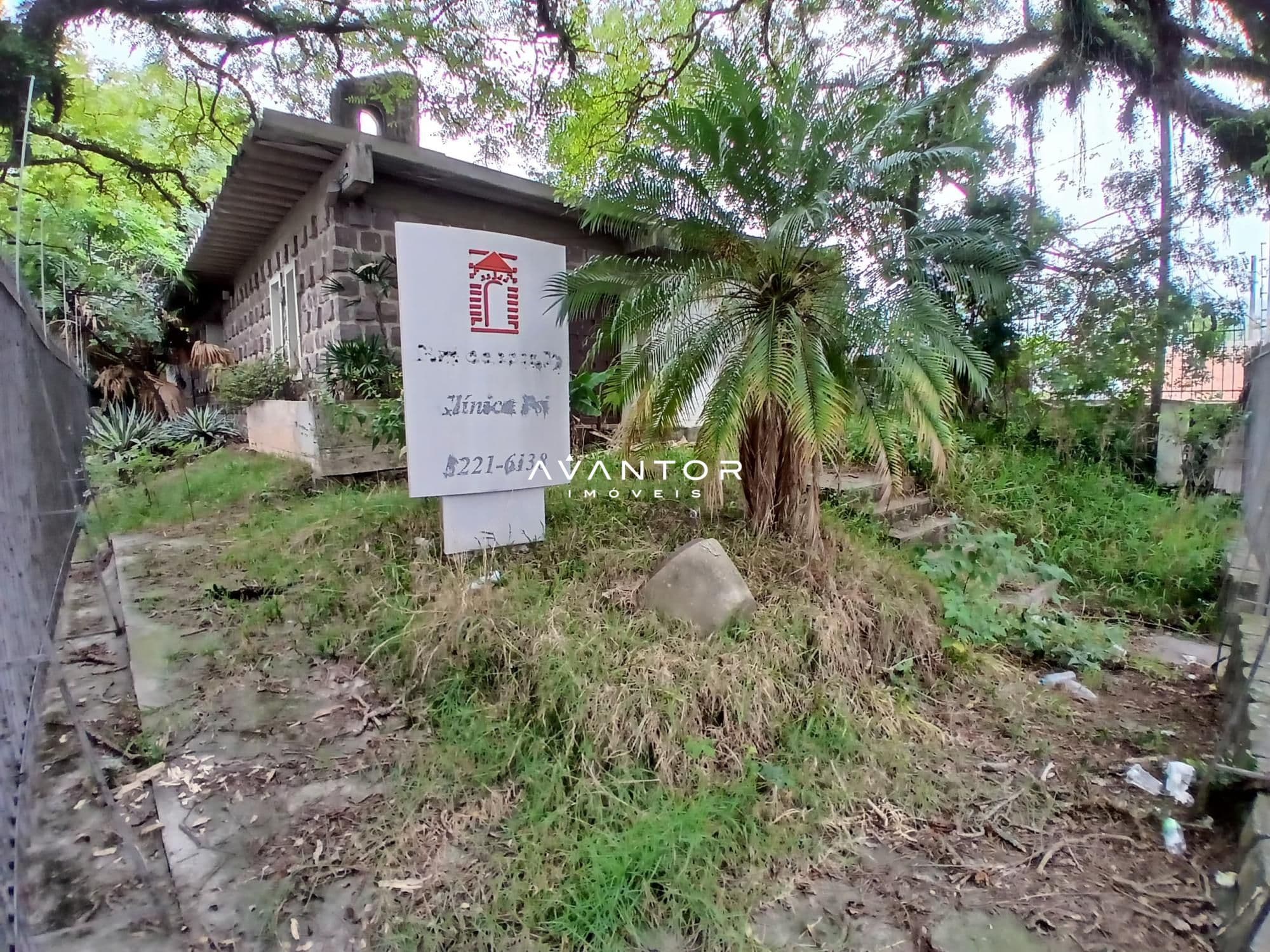 Fachada da casa com terreno — Casa com 4 quartos à venda em Nossa Senhora de Lourdes, Santa Maria/RS