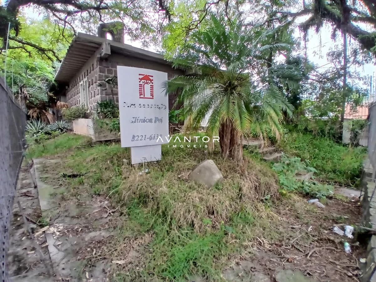 Fachada da casa com terreno — Casa com 4 quartos à venda em Nossa Senhora de Lourdes, Santa Maria/RS