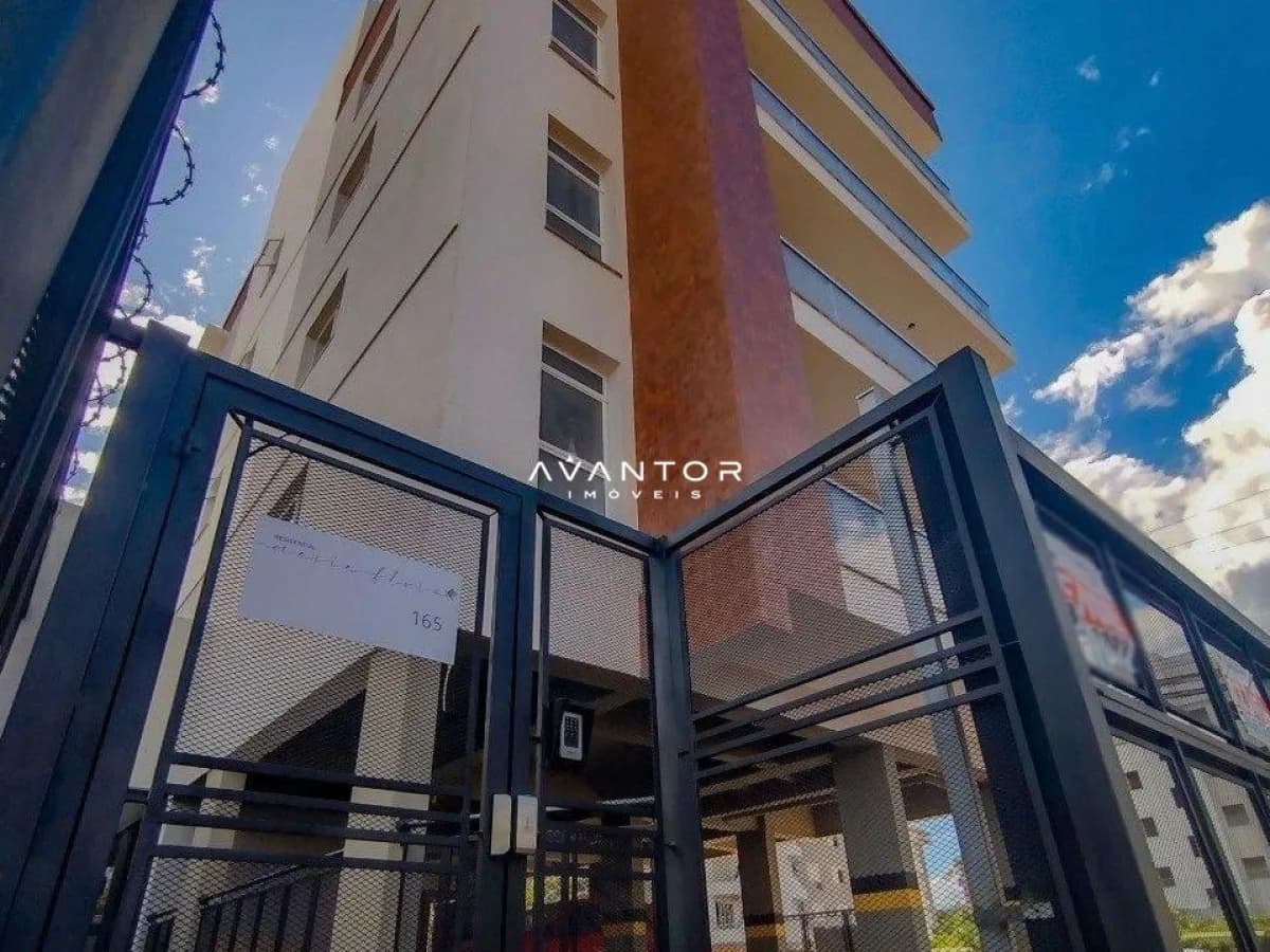 Fachada do prédio com hall de entrada — Apartamento com 1 quarto à venda no Residencial Maria Flor, em Camobi, Santa Maria/RS