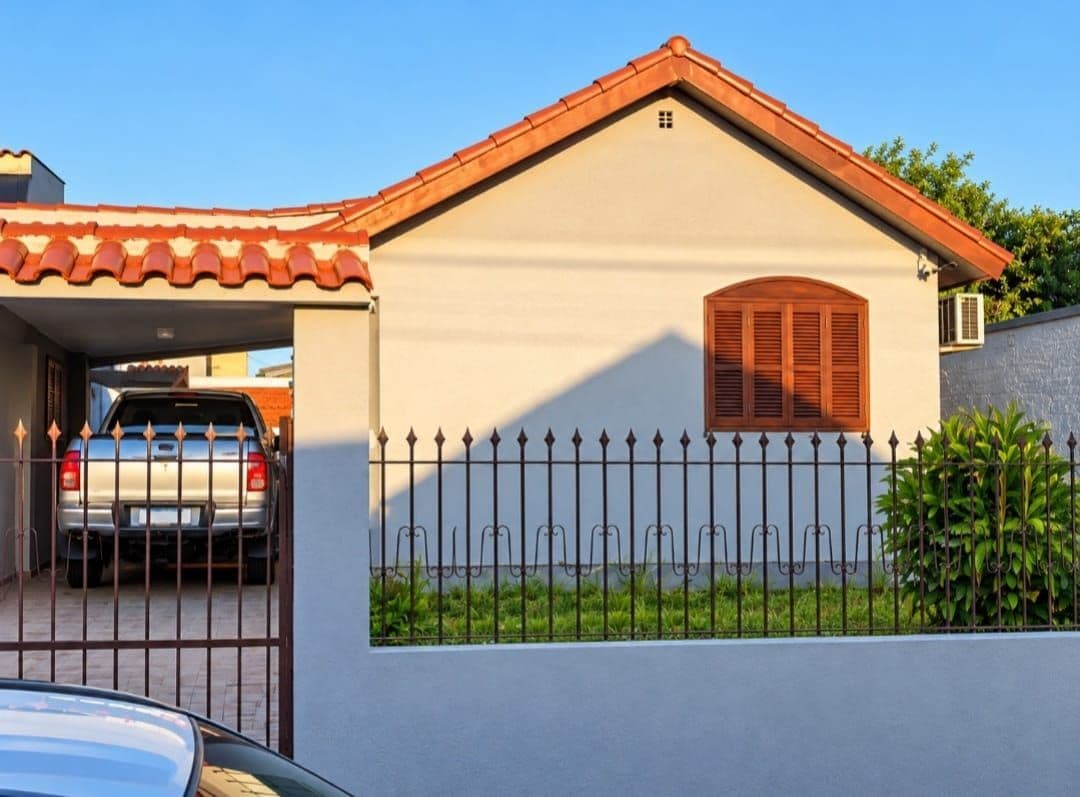 Fachada da casa com garagem — Casa com 2 quartos à venda em Juscelino Kubitschek, Santa Maria/RS
