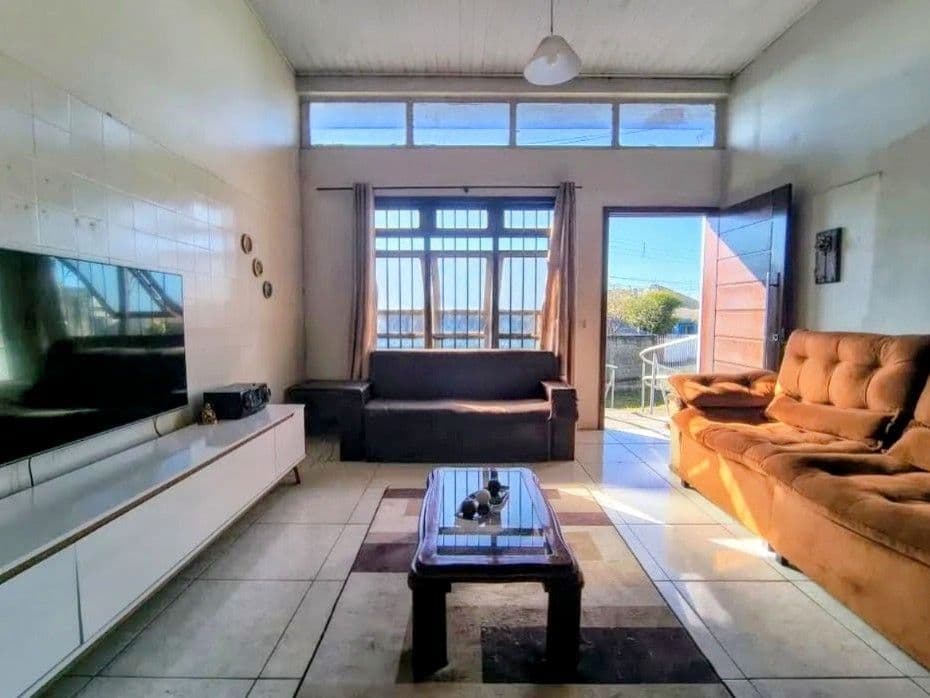 Casa mobiliada de 3 dormitórios no bairro JK para locação — Casa com 3 quartos para alugar em Juscelino Kubitschek, Santa Maria/RS