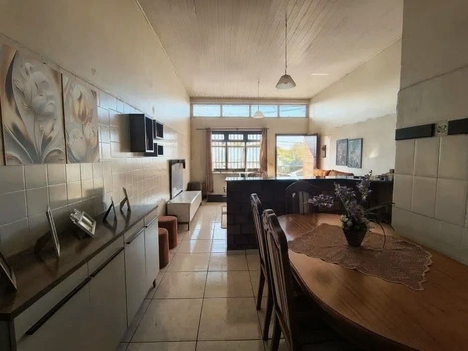 Casa mobiliada de 3 dormitórios no bairro JK para locação — Casa com 3 quartos para alugar em Juscelino Kubitschek, Santa Maria/RS