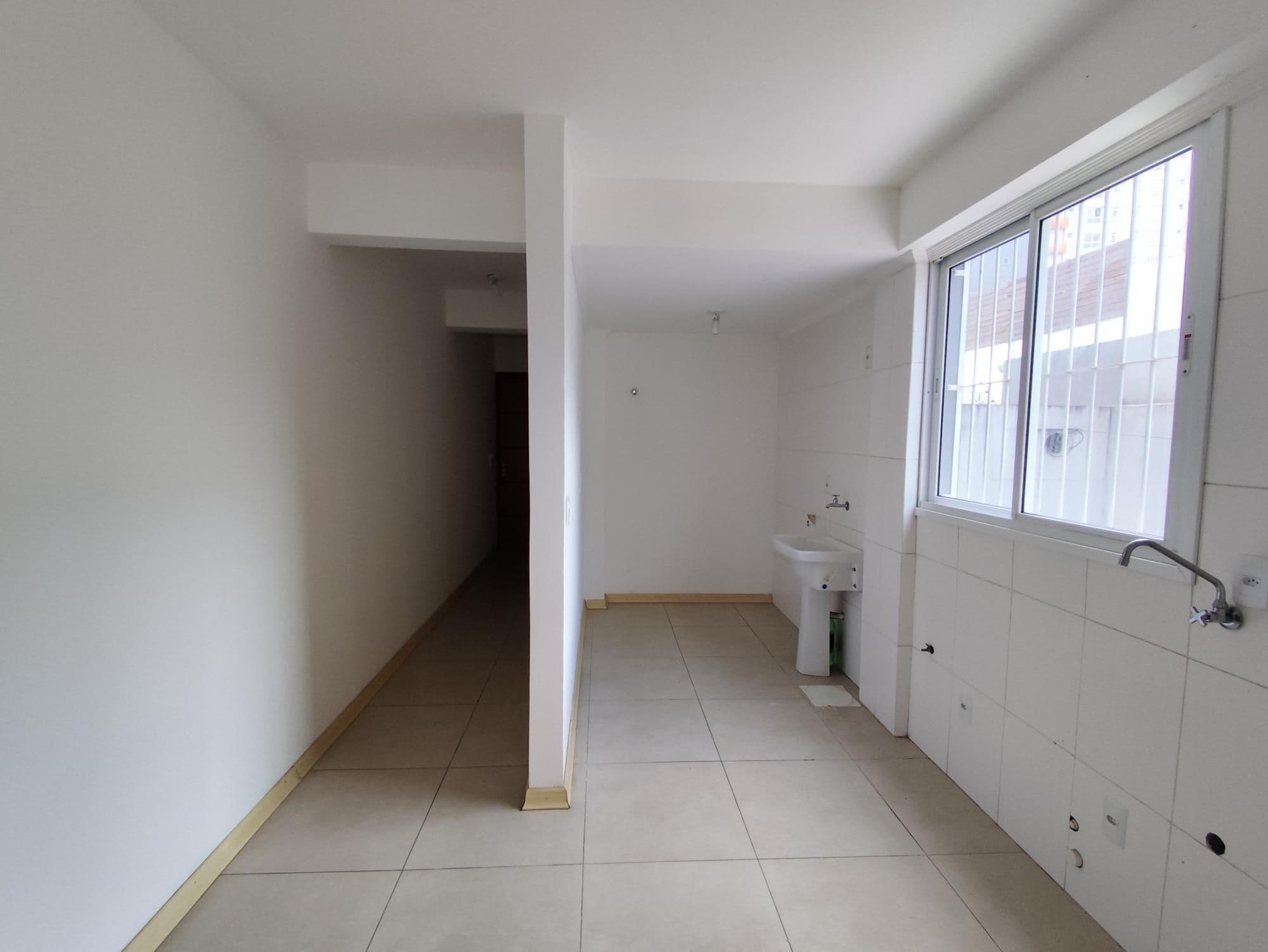 Apartamento de 1 dormitório, com terraço e garagem — Apartamento com 1 quarto para alugar em Centro, Santa Maria/RS